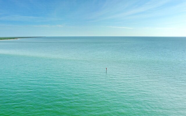 Top Floor Beachfront Condo With Ocean Views/pool/spa