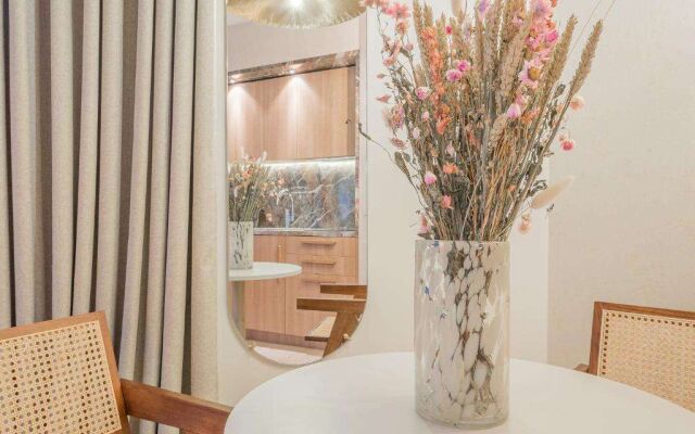 Yuna Porte Maillot - ApartHotel