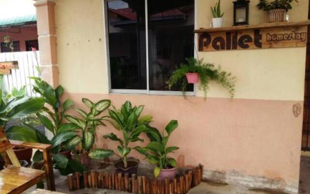 Pallet Homestay2