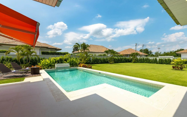 Modern 4 BR Pool & Tropical Garden MS-30
