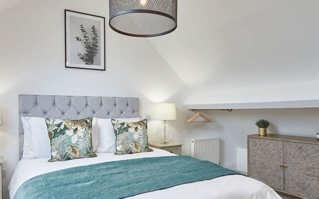 Host Stay Dunsley Chapel