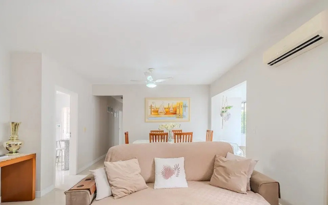 3 Bedroom apt 300m fr the Central Beach BC Idn0402