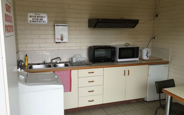 Crest Motor Inn