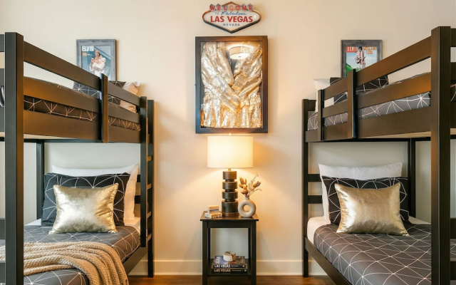 Elvis-themed 13 Beds Rooftop City Views