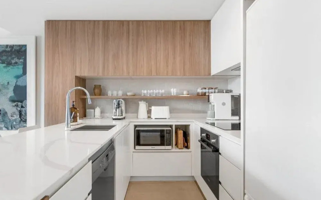 Luxury Palm Beach 1 BDR in The Village
