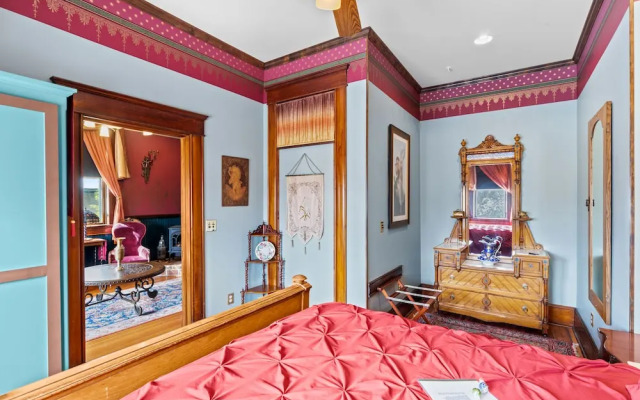 Peerless Hotel & Restaurant