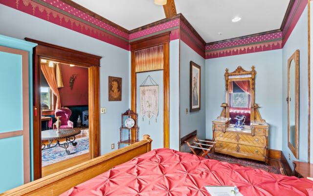 The Peerless Hotel by WanderLodges