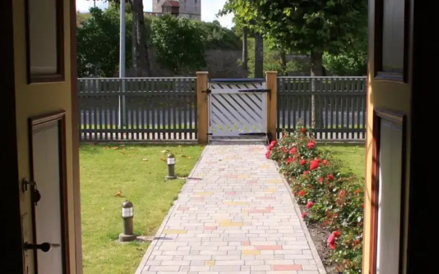 Allee Apartments
