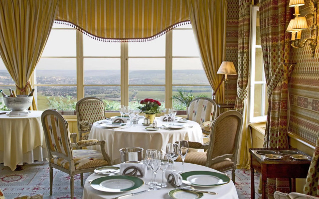 Royal Champagne Hotel & Spa