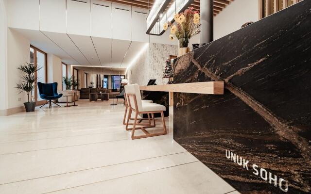 Unuk Hotel