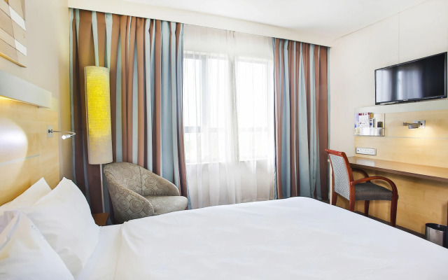 Holiday Inn Express Sandton Woodmead, an IHG Hotel