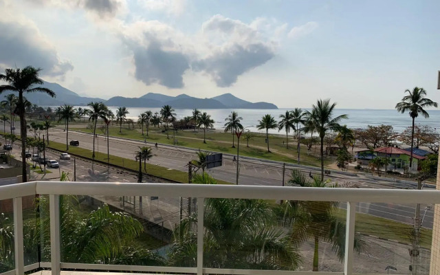 Apartamento em Caraguatatuba em Frente a Praia para 9 pessoas