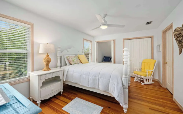 Secluded Waterfront Retreat for 23 Dock, Pets OK