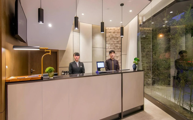 Homeinn Plus Hotel (Shanghai Zhongshan Park Jiangsu Road Subway Station)