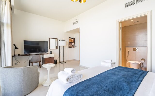 Exquisite Studio With Breathtaking Cityscape View