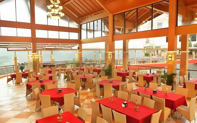 Grand Ussu Hotel & Convention