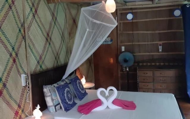 Paolyn Floating House Restaurant
