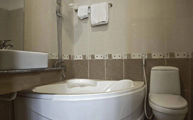 OYO 557 Phi Yen Hotel