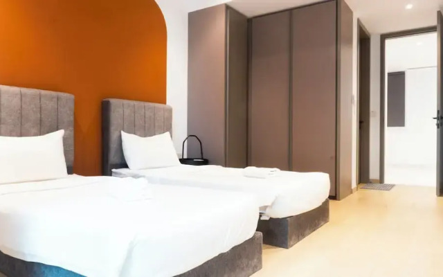 Moonway Luxury Suites At Eaton Residence