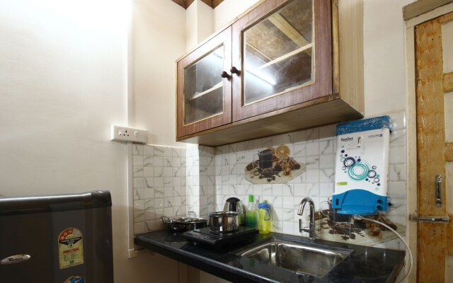 Oyo Home 23417 Elegant Studio