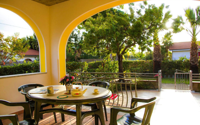 Apartment in Ascea With Garden