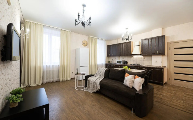 Пять Звезд на Ленина 51