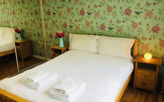 Apple Perch 2BR Flat-Free Parking