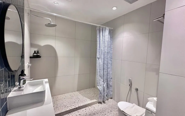 Ukiyo Hotel by manatidur