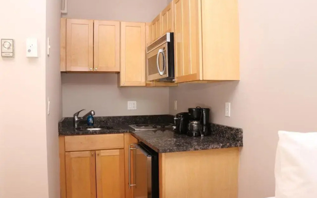 Maverick Suites at 402 Columbus Ave