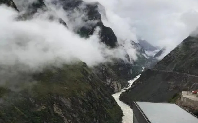Tiger Leaping Gorge Camp Shangri-La