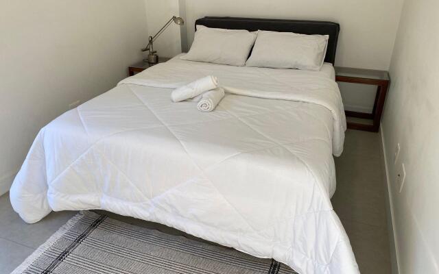 150m da Praia de Jurere - Excelente Apartamento