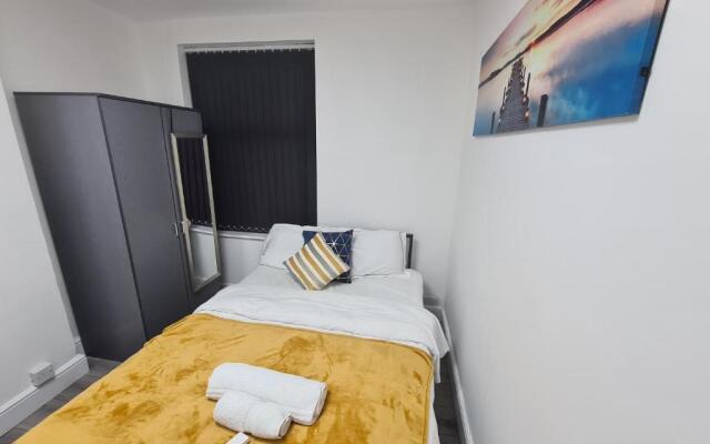 Property Malak Homz - West Street 2 Bed Premium Apartment