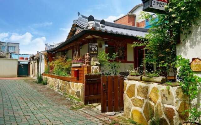 Jeonju Gyeonggijeonyeonga Hanok Pension