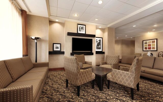 Hampton Inn & Suites Kansas City-Country Club Plaza