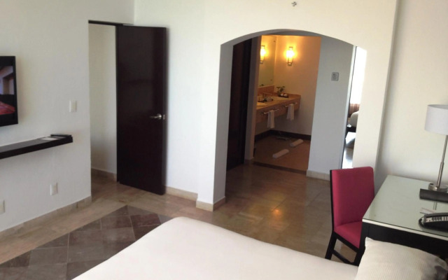 Krystal Grand Cancun