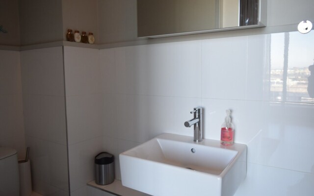 Modern 2 Bedroom Apartment in Cape Town