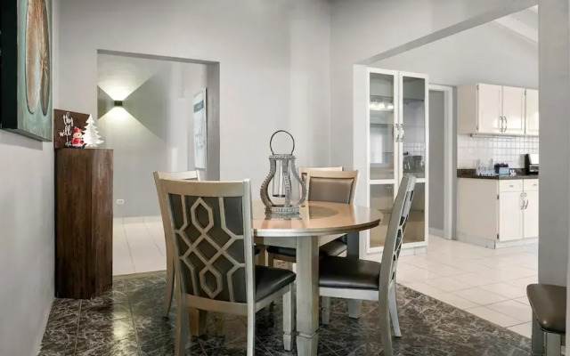 Large Villa-pool-6 Room-sleeps 14-nearby Marriott