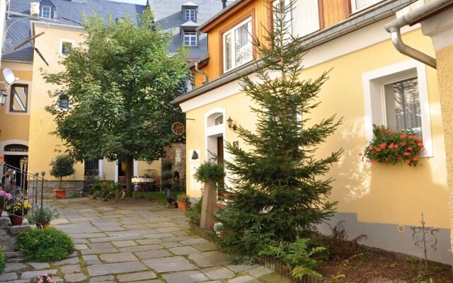 Rustic Apartment in Annaberg-Buchholz near City Center