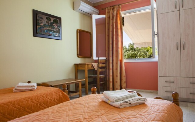 Tzivras Villa & Apartments