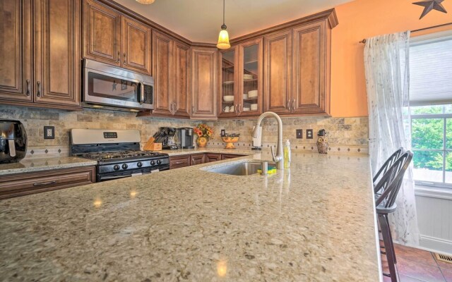 Breezy Wildwood Condo ~ 2 Blocks to Beach!