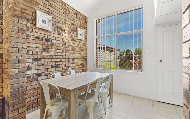 The Pines, 5/4 Messines Street