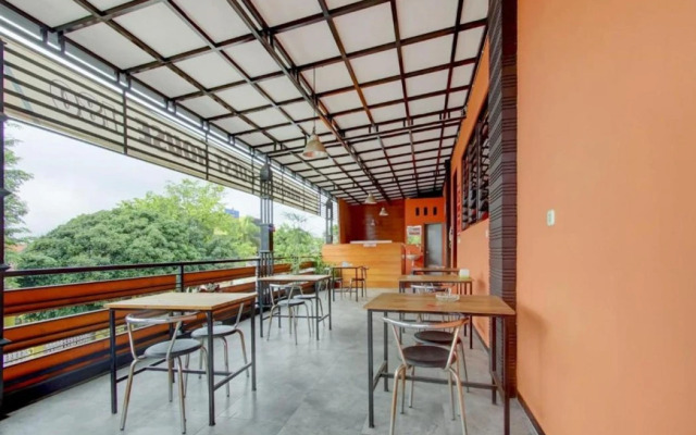 Capital O 90151 Guest House 180