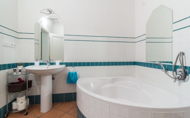 Grand Luxury Apartment Attic Hroznova