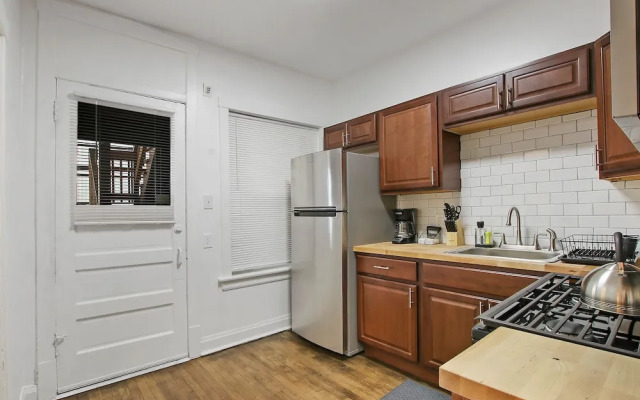Chic 2BR Apt - Roscoe 1