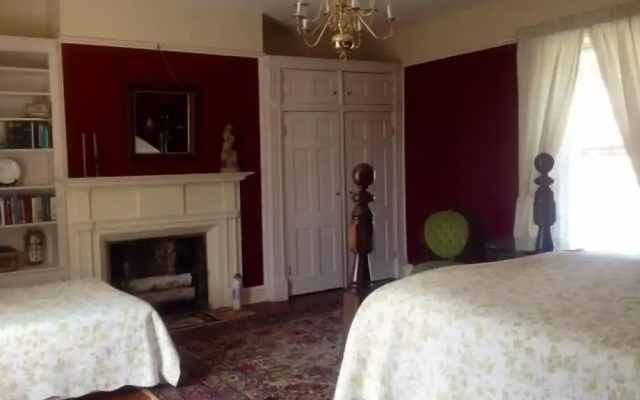 Maysville Manor Bed & Breakfast