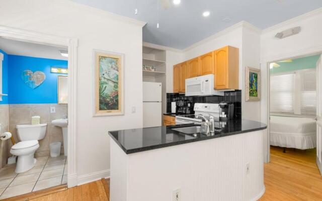Poolside Suite by Brightwild Pvt Pool Parking
