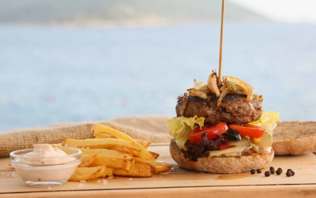 Nur Beach Hotel