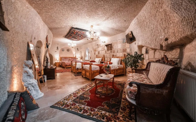 Zeus Cave Suites