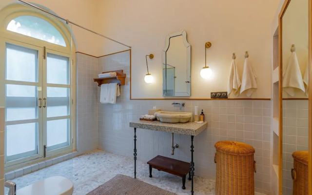 Loto Bianco by Hireavilla -4br w Pvt Pool Siolim