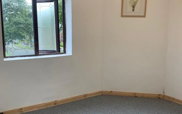Corner Shop Apartments Sleeps 5 Parking